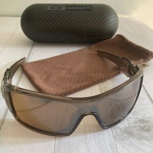 Oakley Men’s Oil Rig Sunglasses with cloth and case
